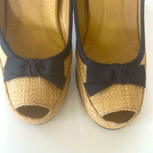 Beige &Blue peep toe woven Size 7 1/2 Aerosole pumps w/blue satin trim and bow.